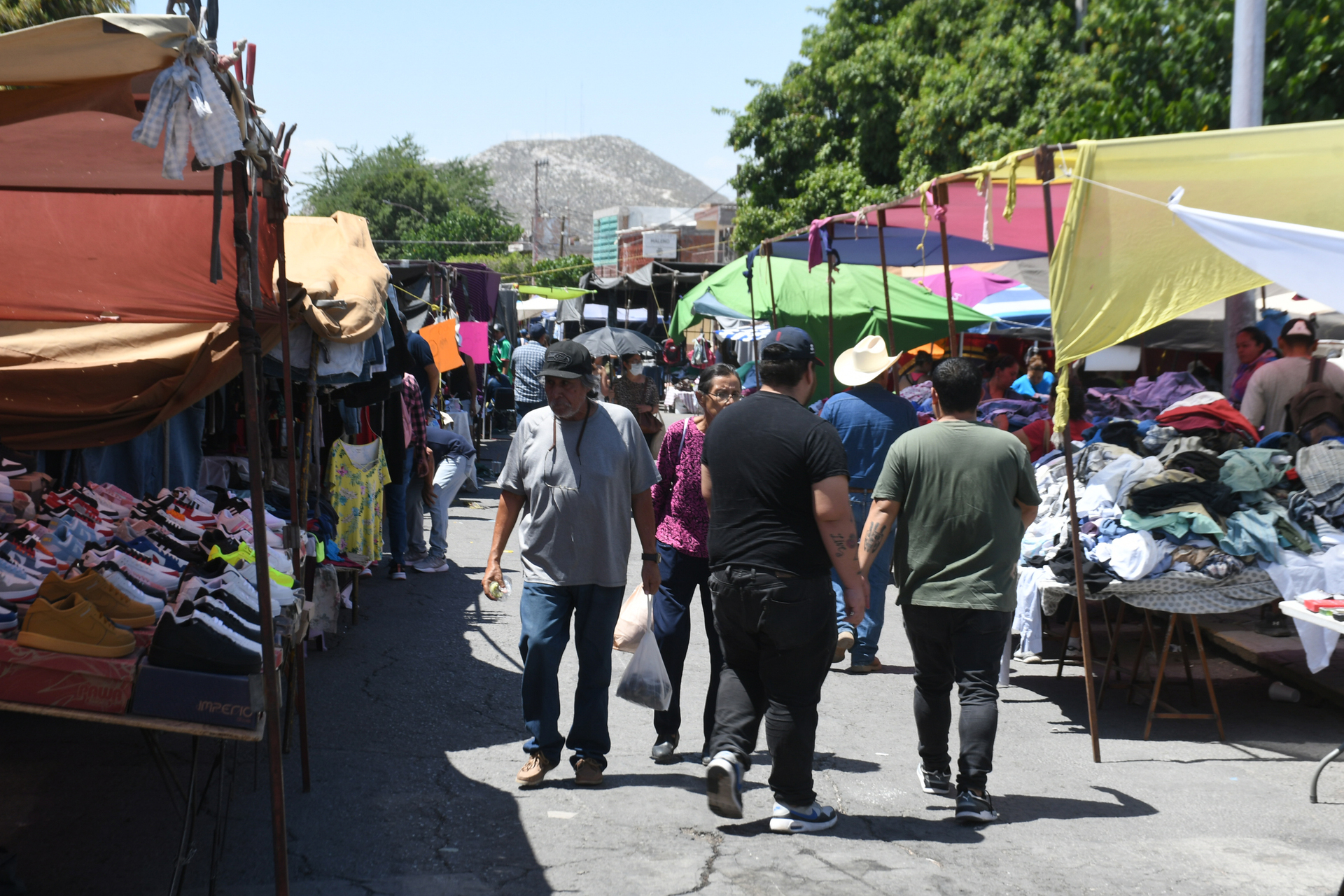 ¿Cuáles son las fayucas más grandes de Torreón y qué horarios tienen?