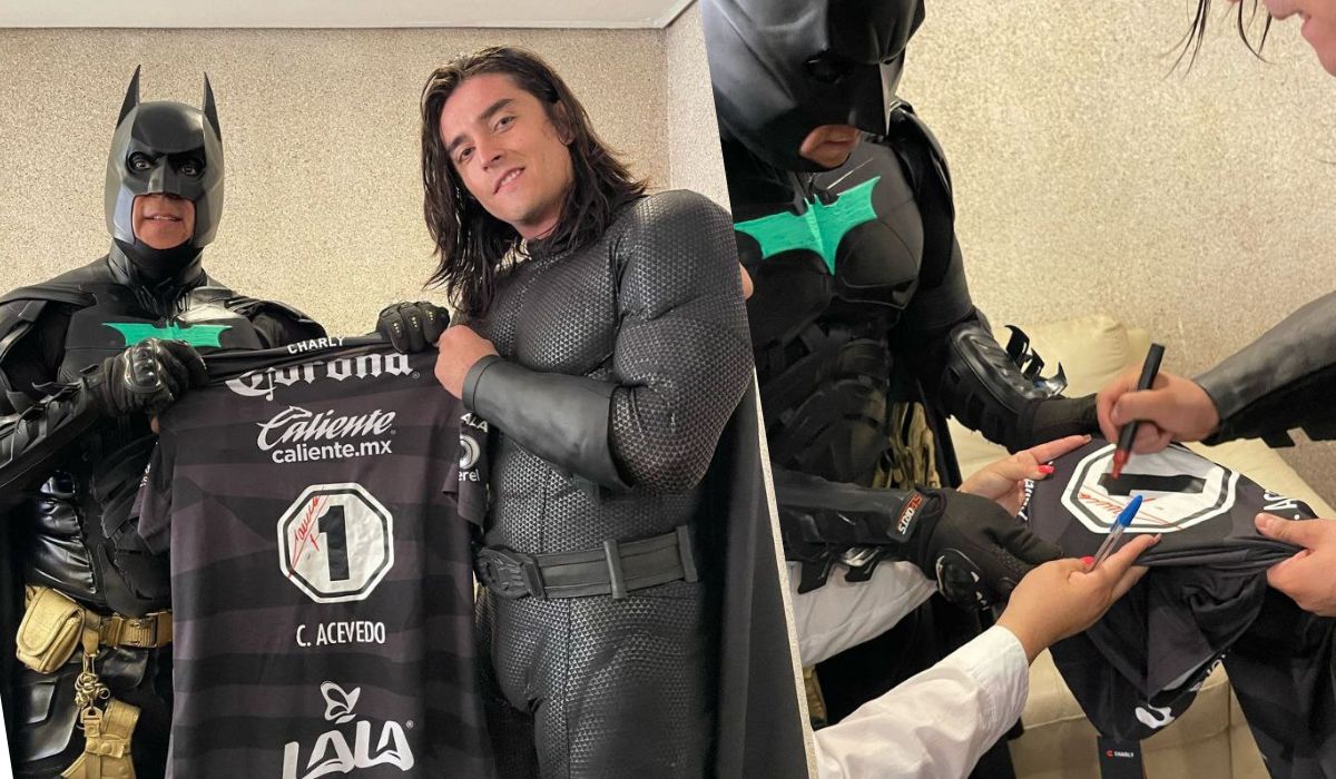 Acevedo regala su jersey a Batman lagunero y también se disfraza de Bruce Wayne