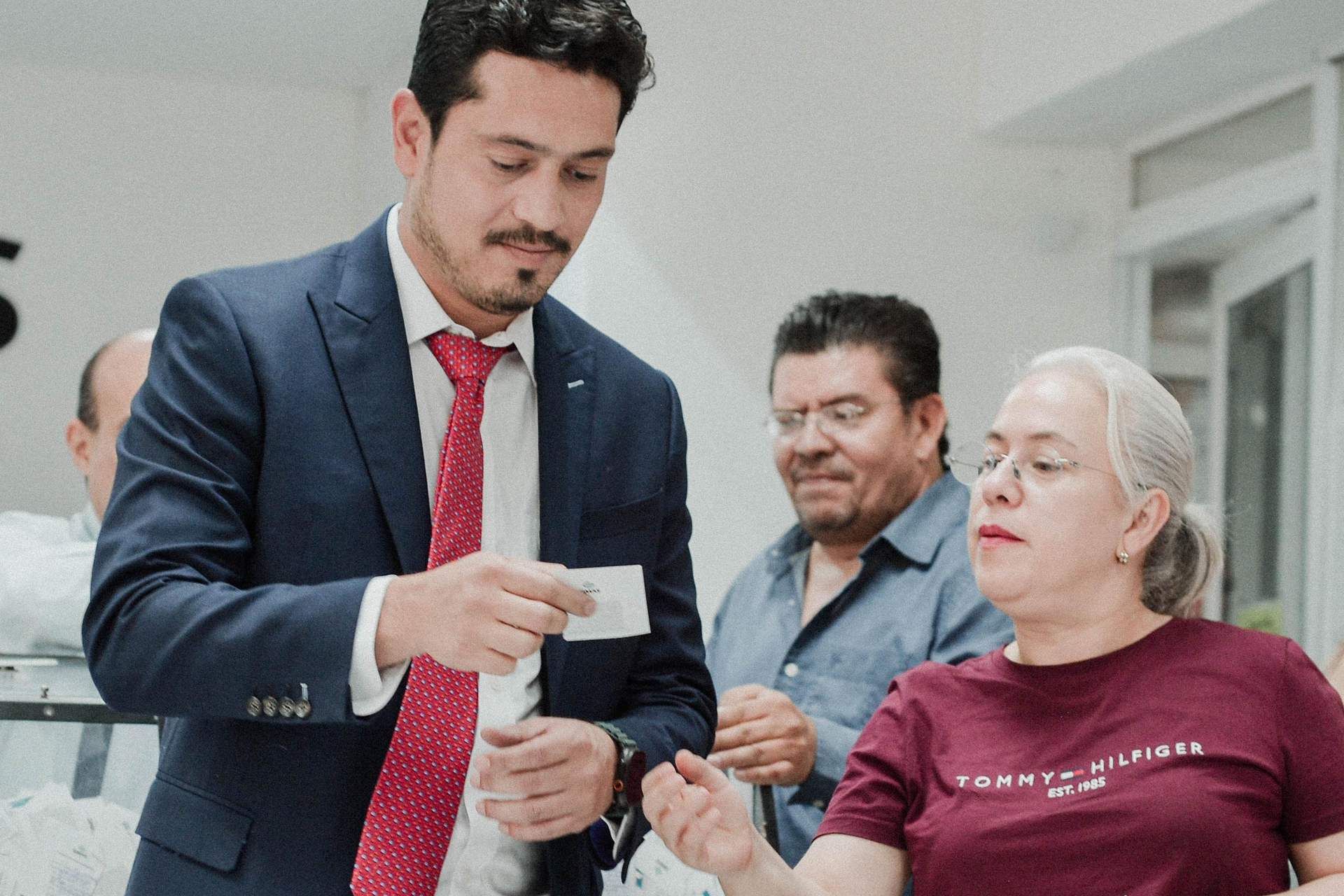 Realiza Simas Torreón el sorteo de usuarios cumplidos, ¿Quién ganó?