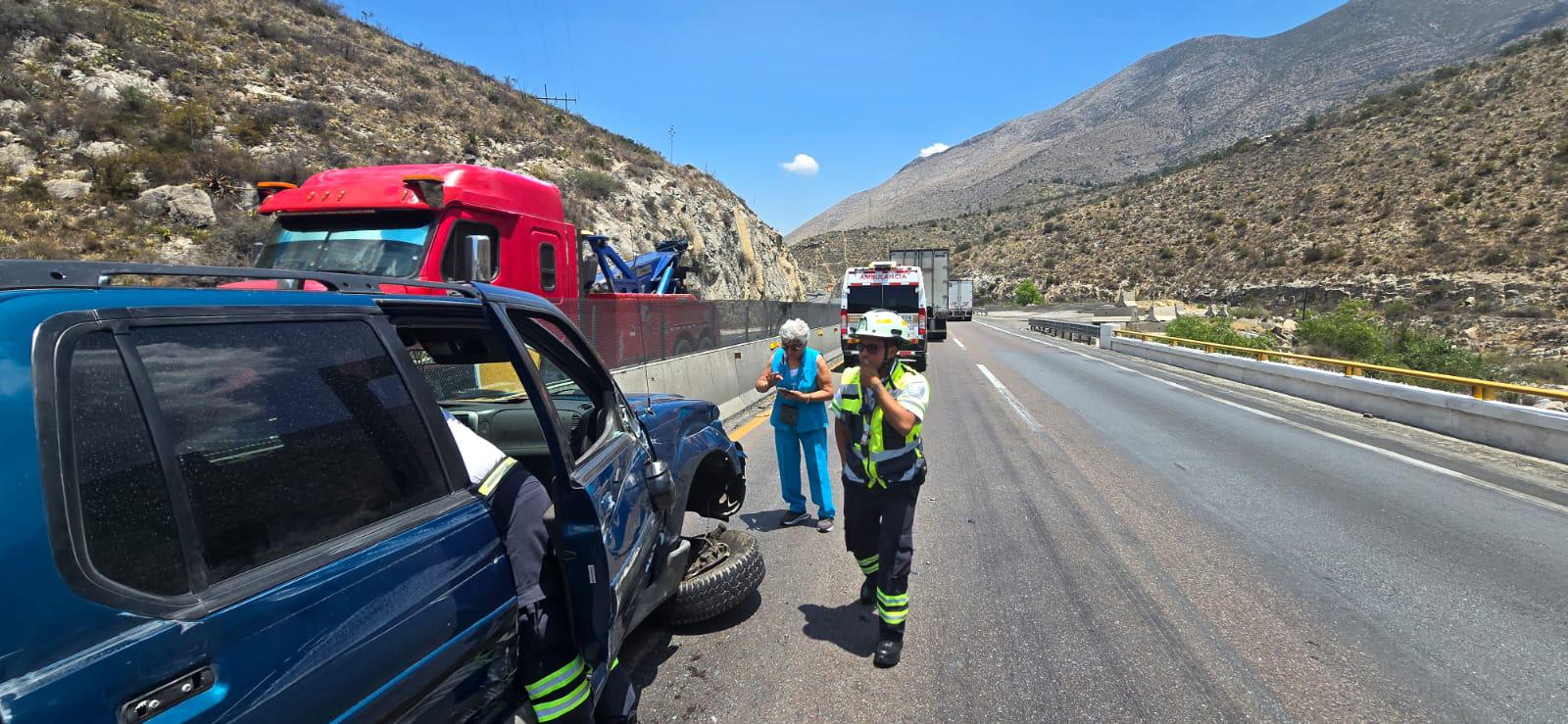 Otro accidente en Los Chorros; tráiler les da cerrón a paisanos y los proyecta contra ballenas