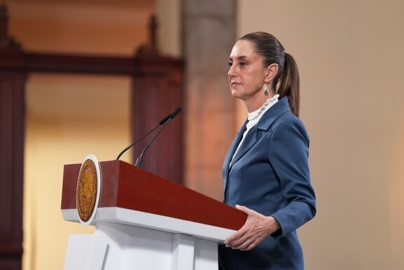 Gobierno advierte recorte salarial a maestros en paro
