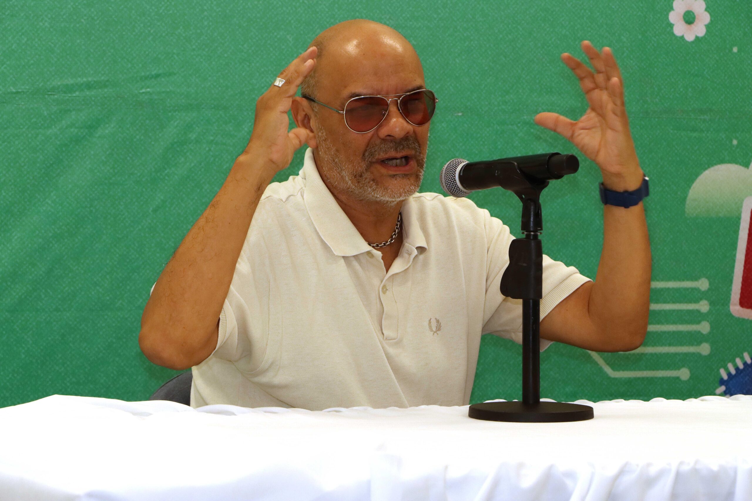 Karate, poesía y malas lecturas se reúnen en una conversación con Fabián Casas en la FILC