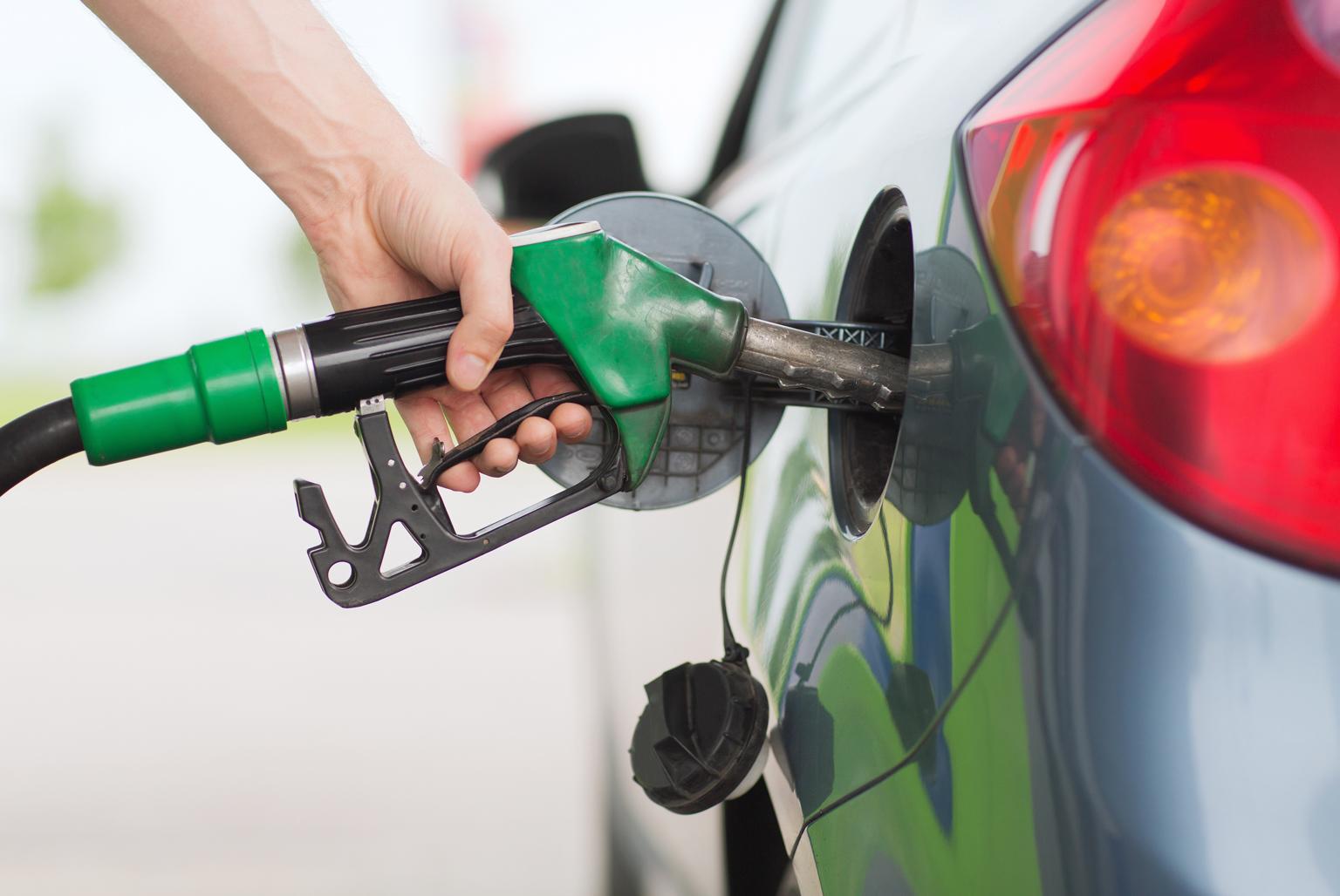 El Congreso de EU anula prohibición a los coches de gasolina para California