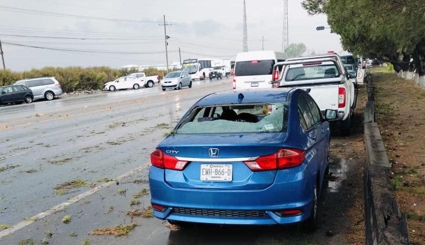 Saltillo: Provocan lluvias y granizo afectaciones a vehículos