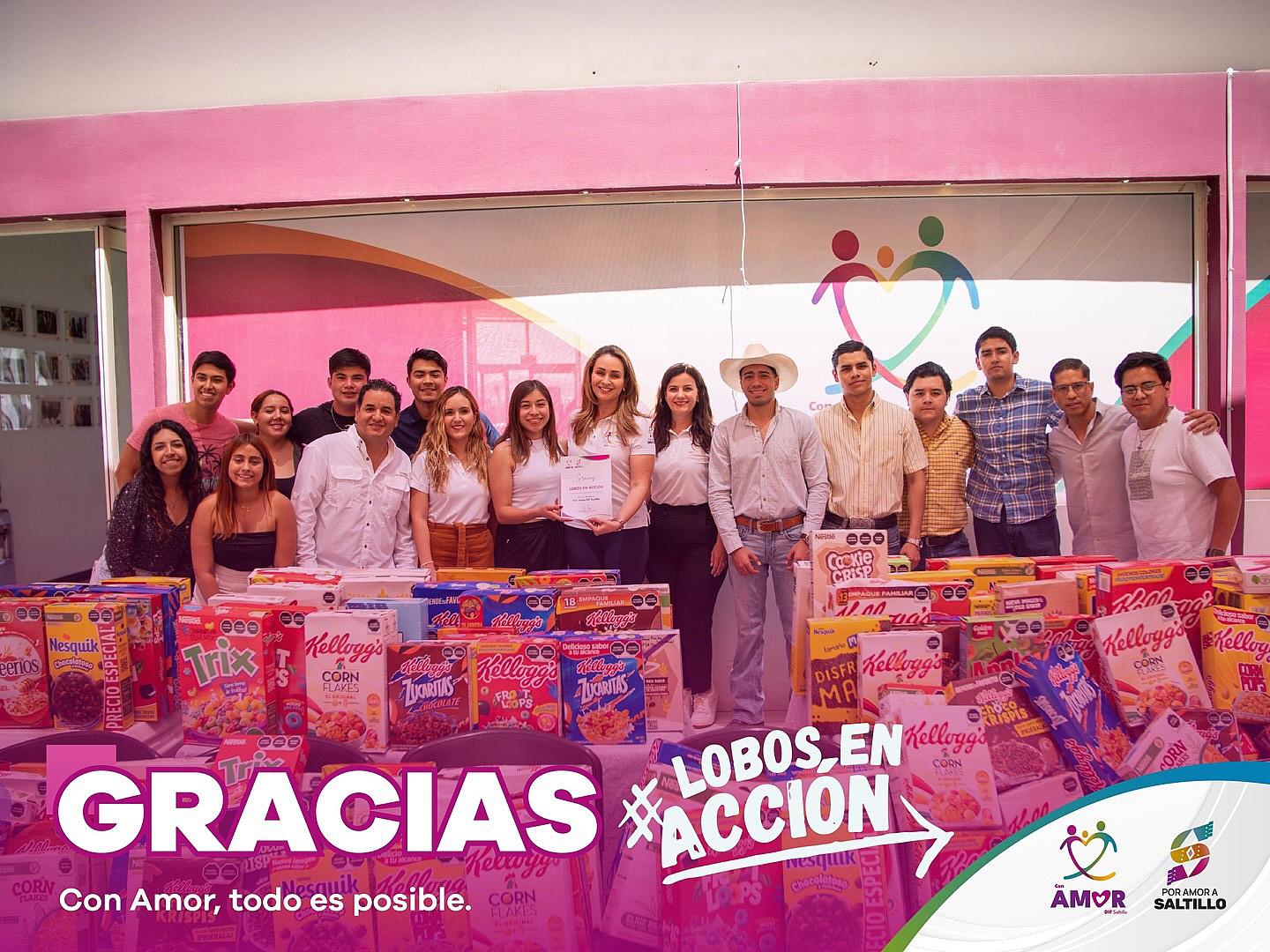 Donan alumnos de UAdeC 250 cajas de cereal a 10 centros comunitarios de niños de Saltillo
