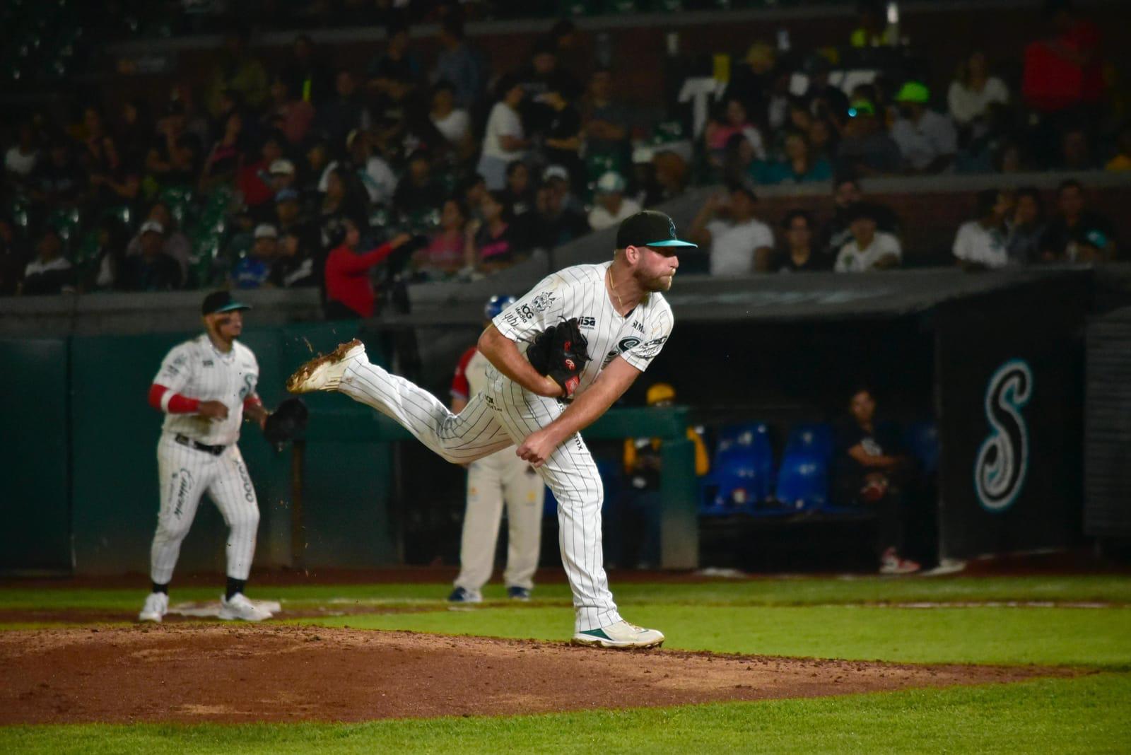 Ian Krol vuelve a Saraperos; llegan Ricky Karcher y Alex Claudio desde Diablos Rojos