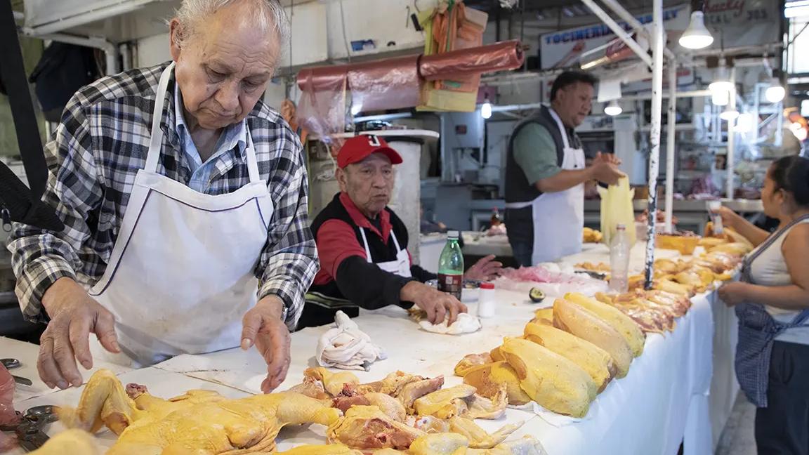 Inflación sube 4.22% a mediados de mayo… Pollo, jitomate, papaya y hasta el cine son más caro