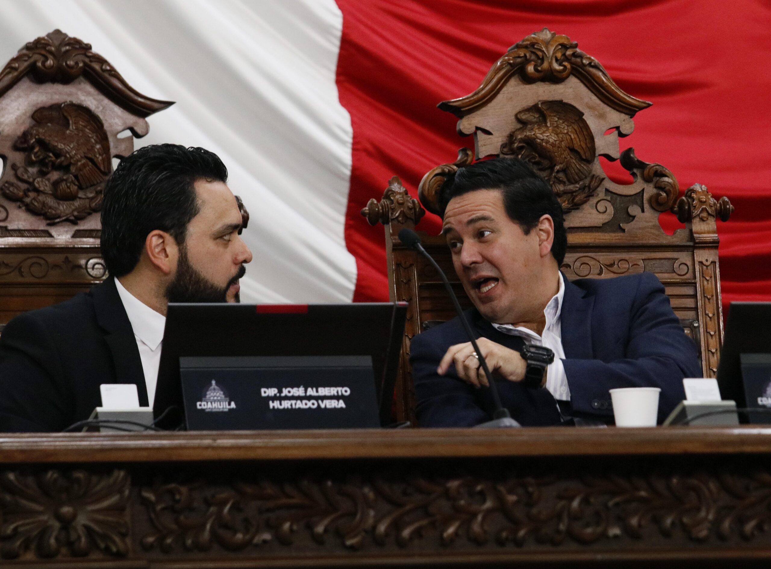 POLITICÓN: ‘¡Que lo sostenga con los pantalones!’, Hurtado vuelve a ‘tundir’ a Aguado, quien huyó antes que enfrentarlo