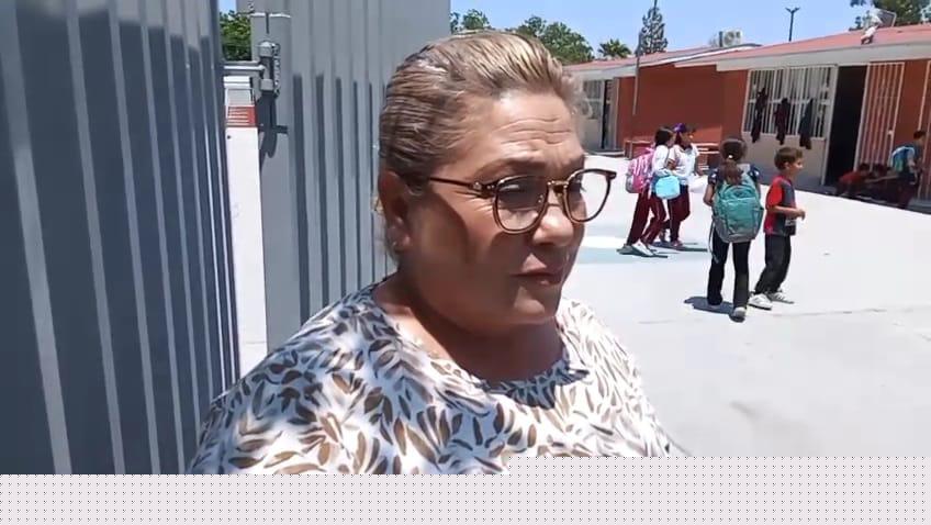 Fumigan escuela José Martí en Parras por presencia de zancudos