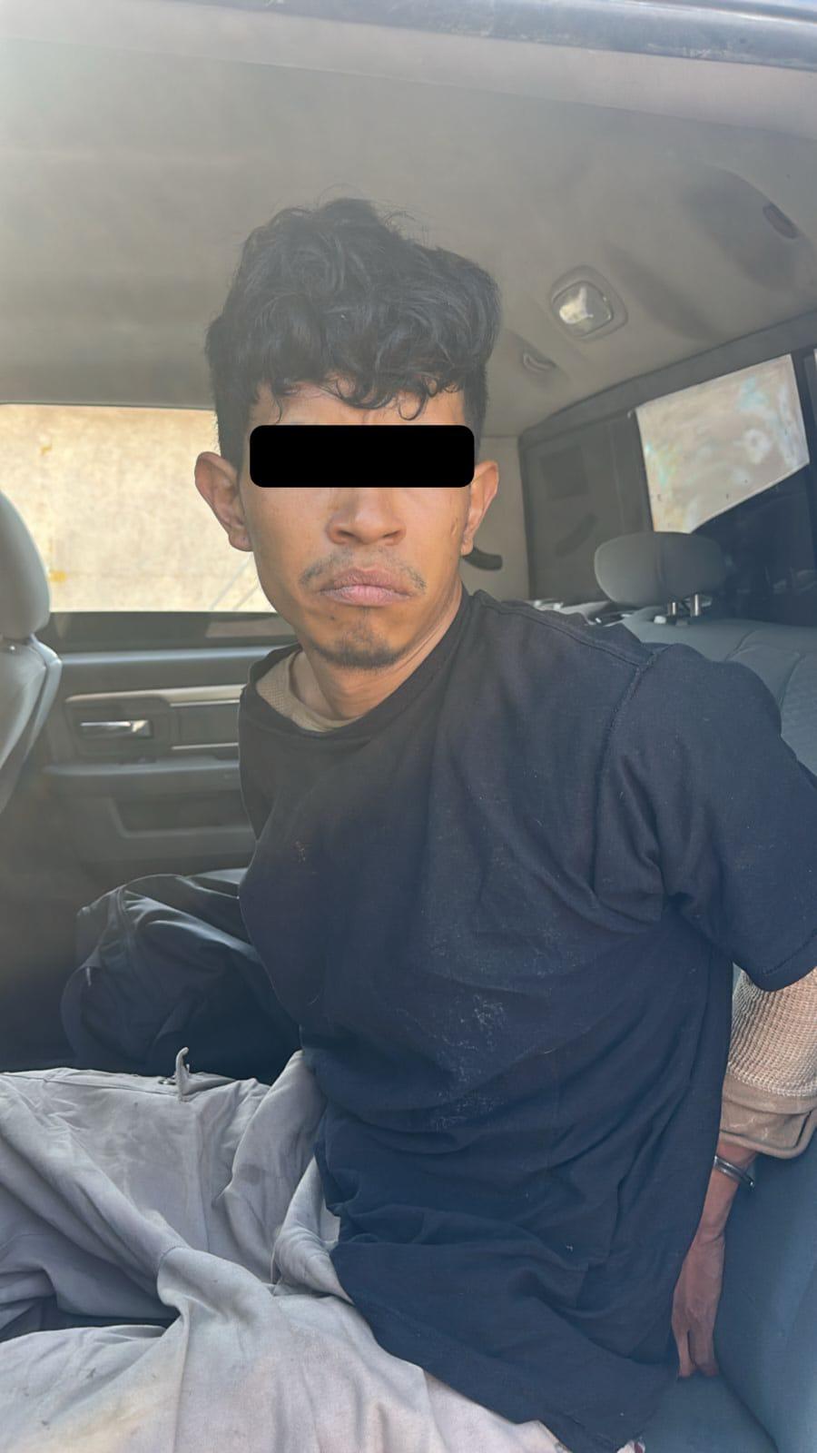 Detienen a sujeto por robo de batería de auto, en Saltillo