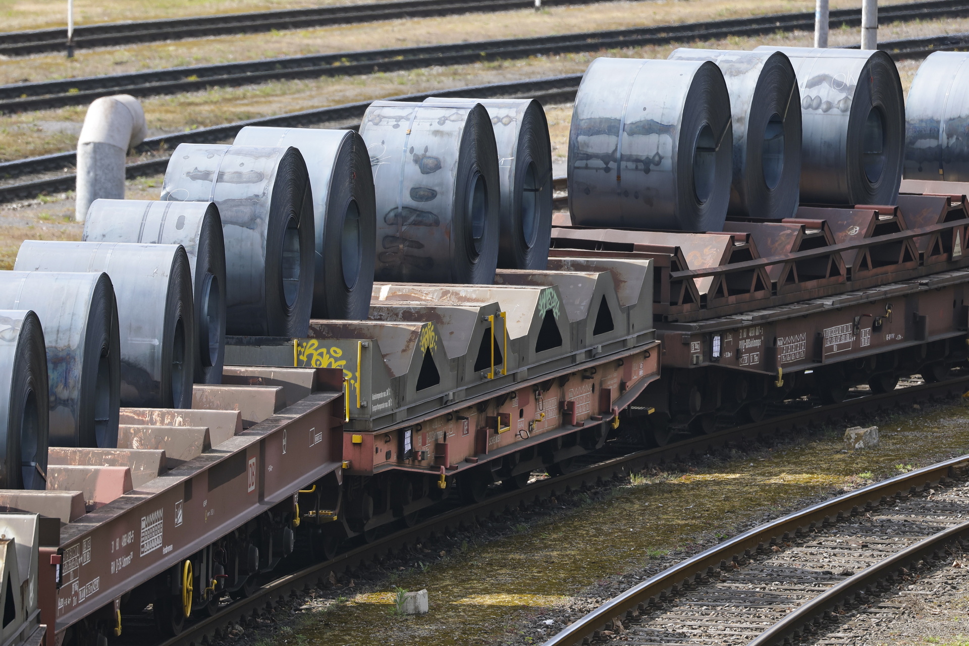 Estados Unidos duplica aranceles al acero y aluminio de países aliados y adversarios