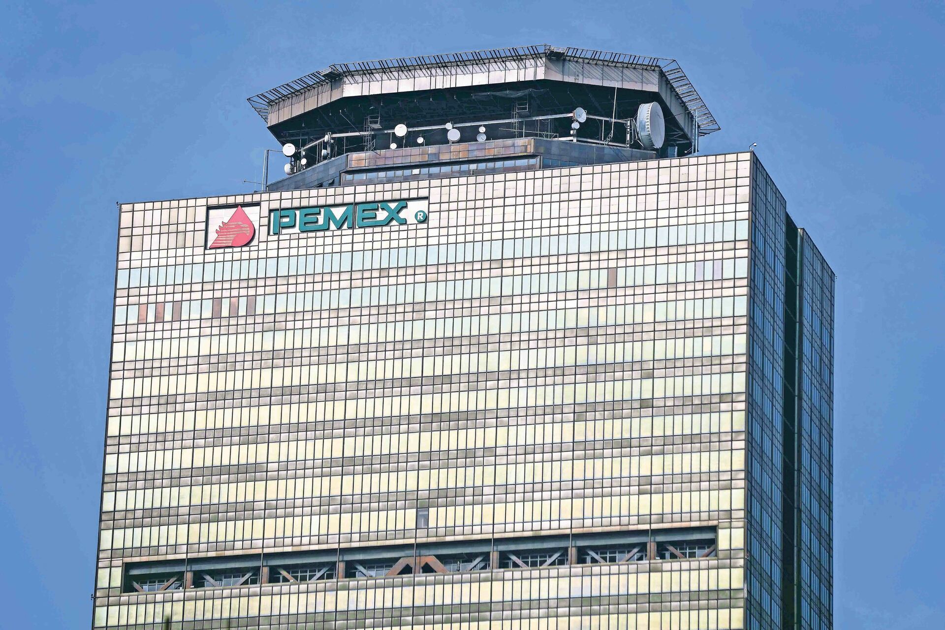 Pemex espera ahorro por 3 mil mdp tras mega recorte de personal