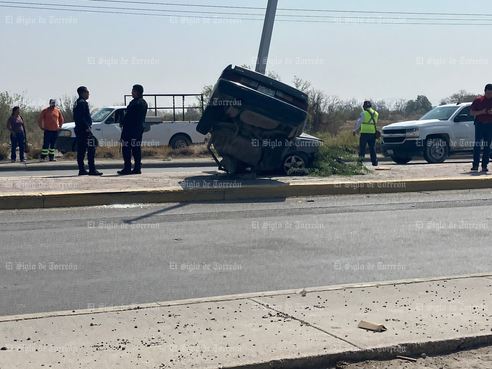 Muere hombre al impactar su vehículo contra un poste en Gómez Palacio
