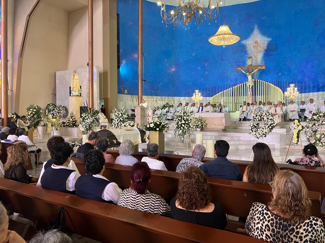 Obispo y presbíteros de Torreón concelebran misa exequial del padre Gerardo Zatarain