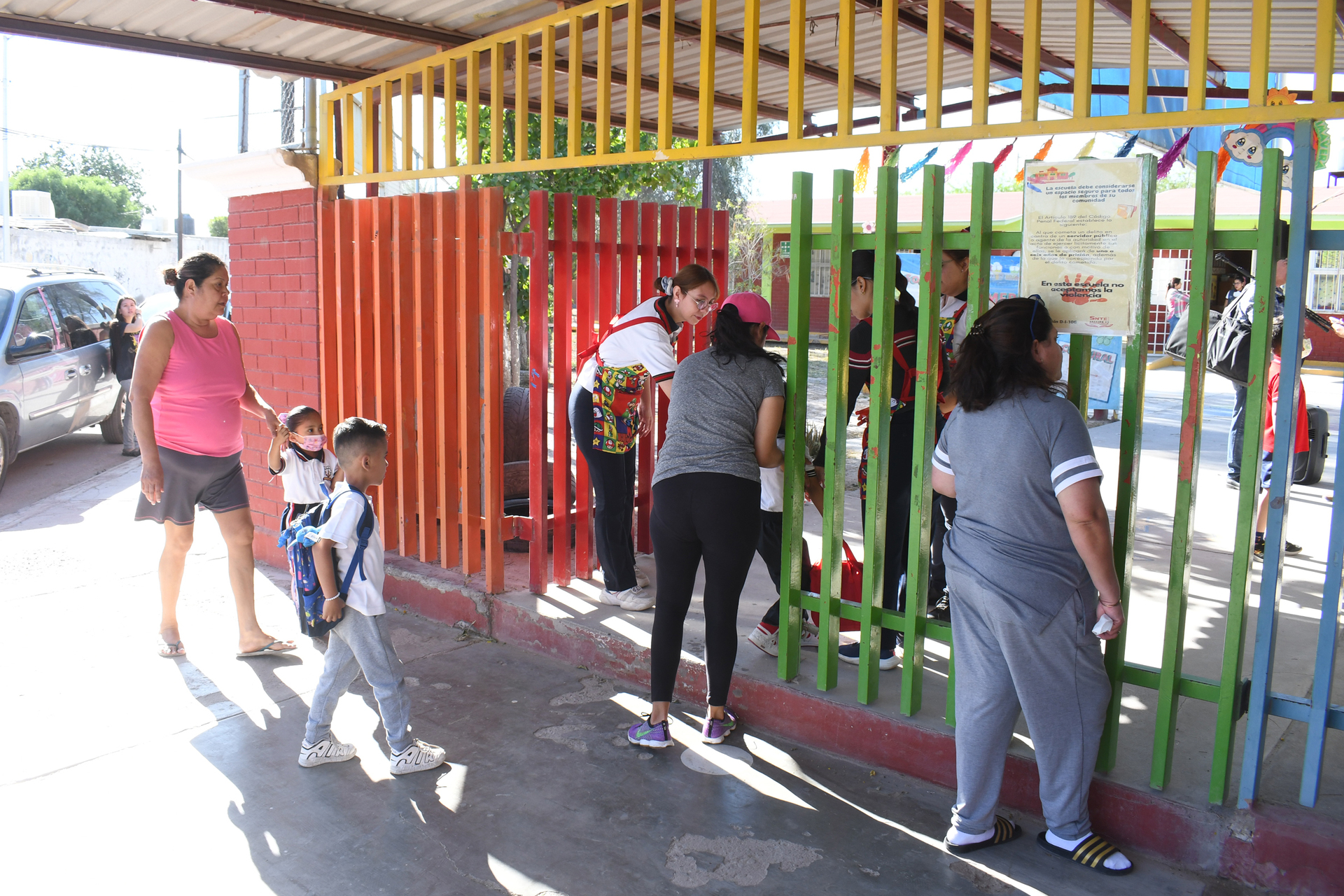 Familias laguneras regresan a la rutina tras llegar fin de vacaciones