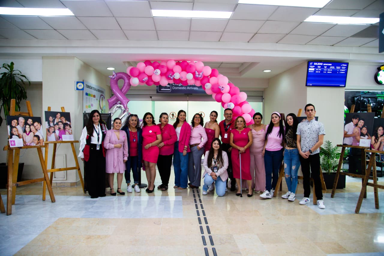 <div>Por mes rosa, inauguran exposición fotográfica ‘Amor que sana’ en Aeropuerto de Torreón</div>