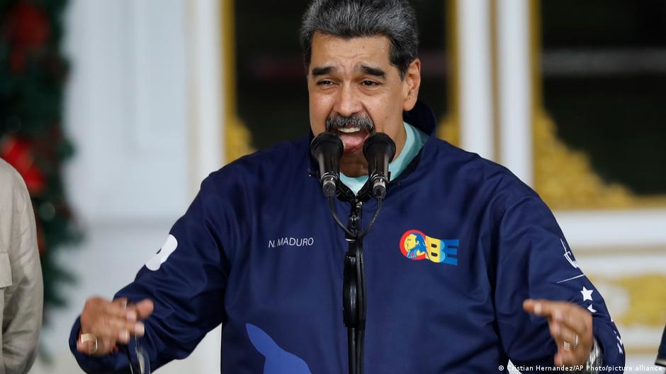 <div>Maduro confirma plática “en tono de respeto” con Trump</div>