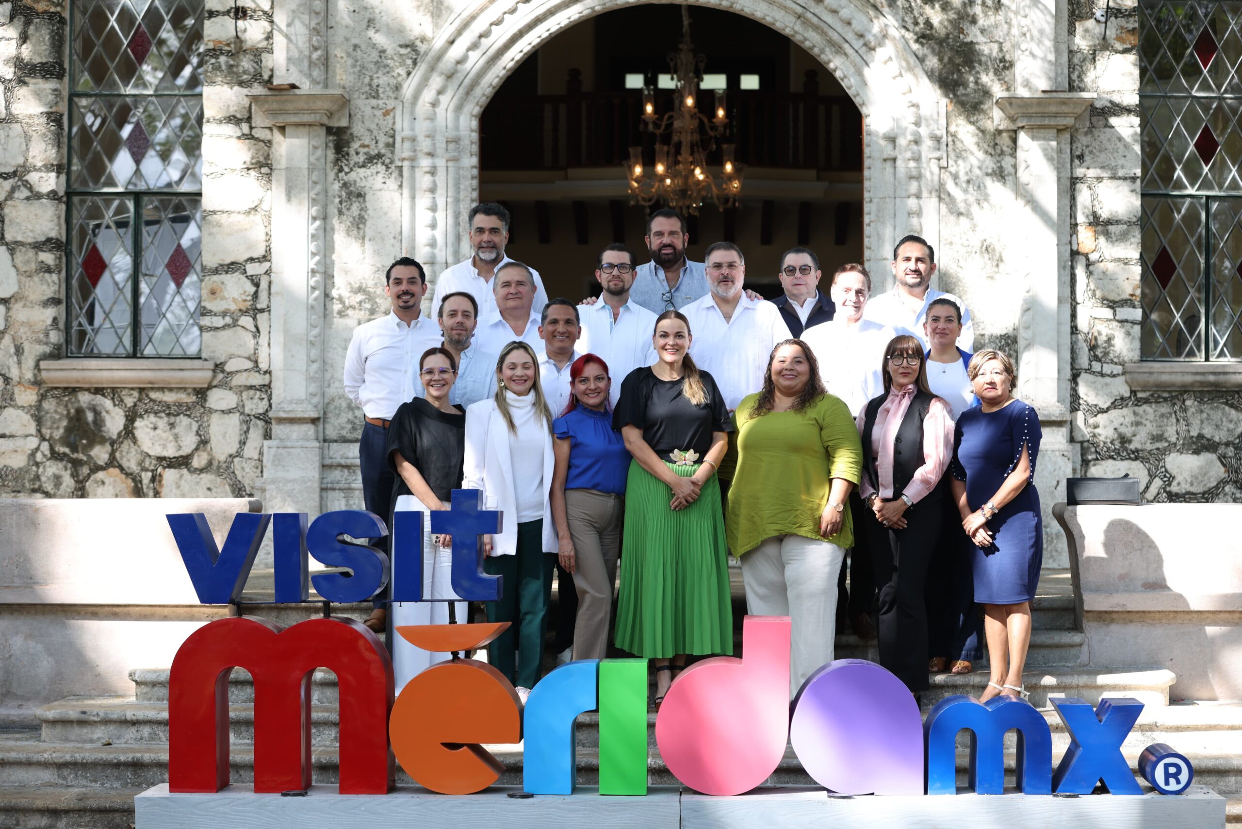 Ceci Patrón se reúne con el sector turístico