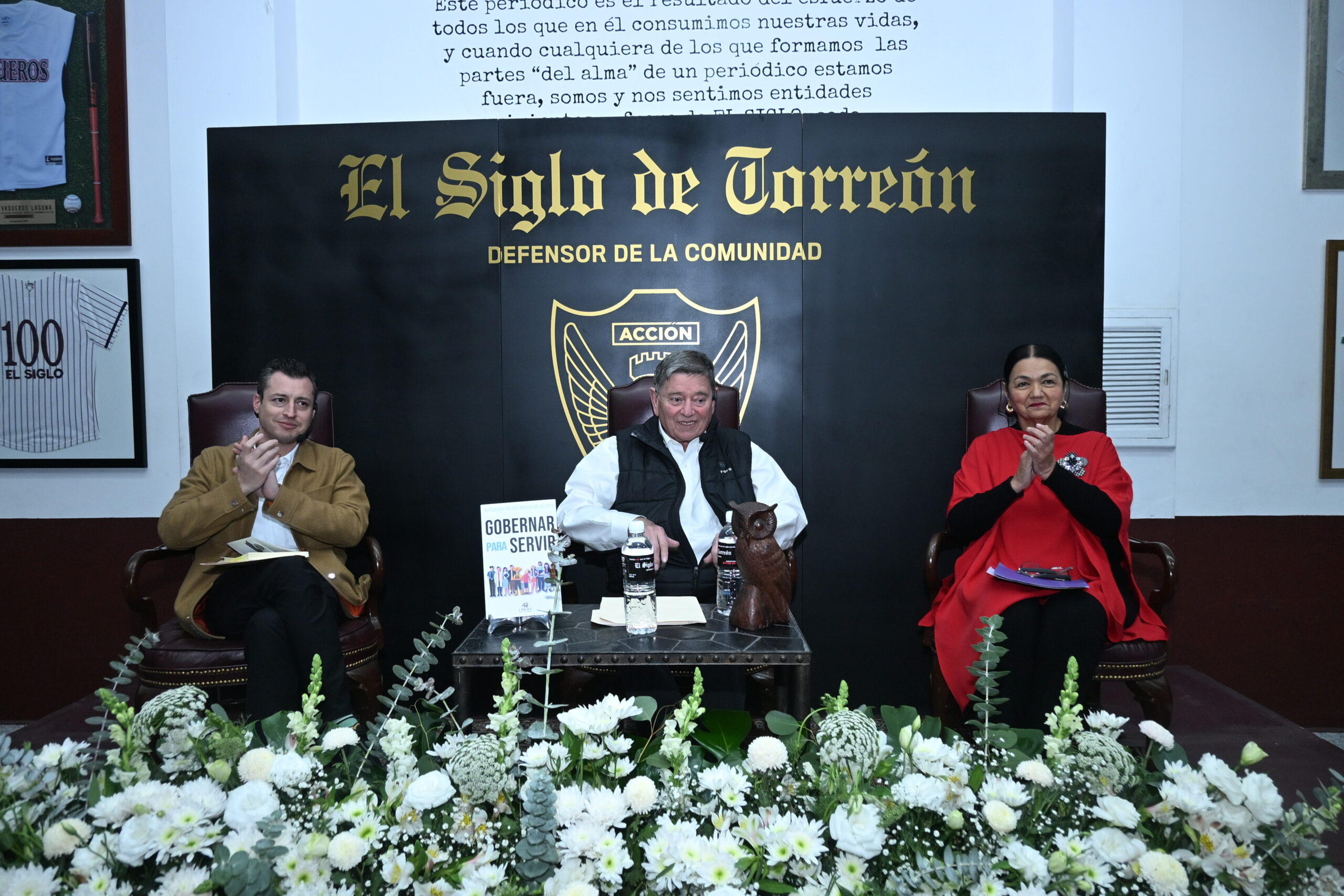 Rogelio Montemayor presentó su libro ‘Gobernar para servir’ en El Siglo de Torreón