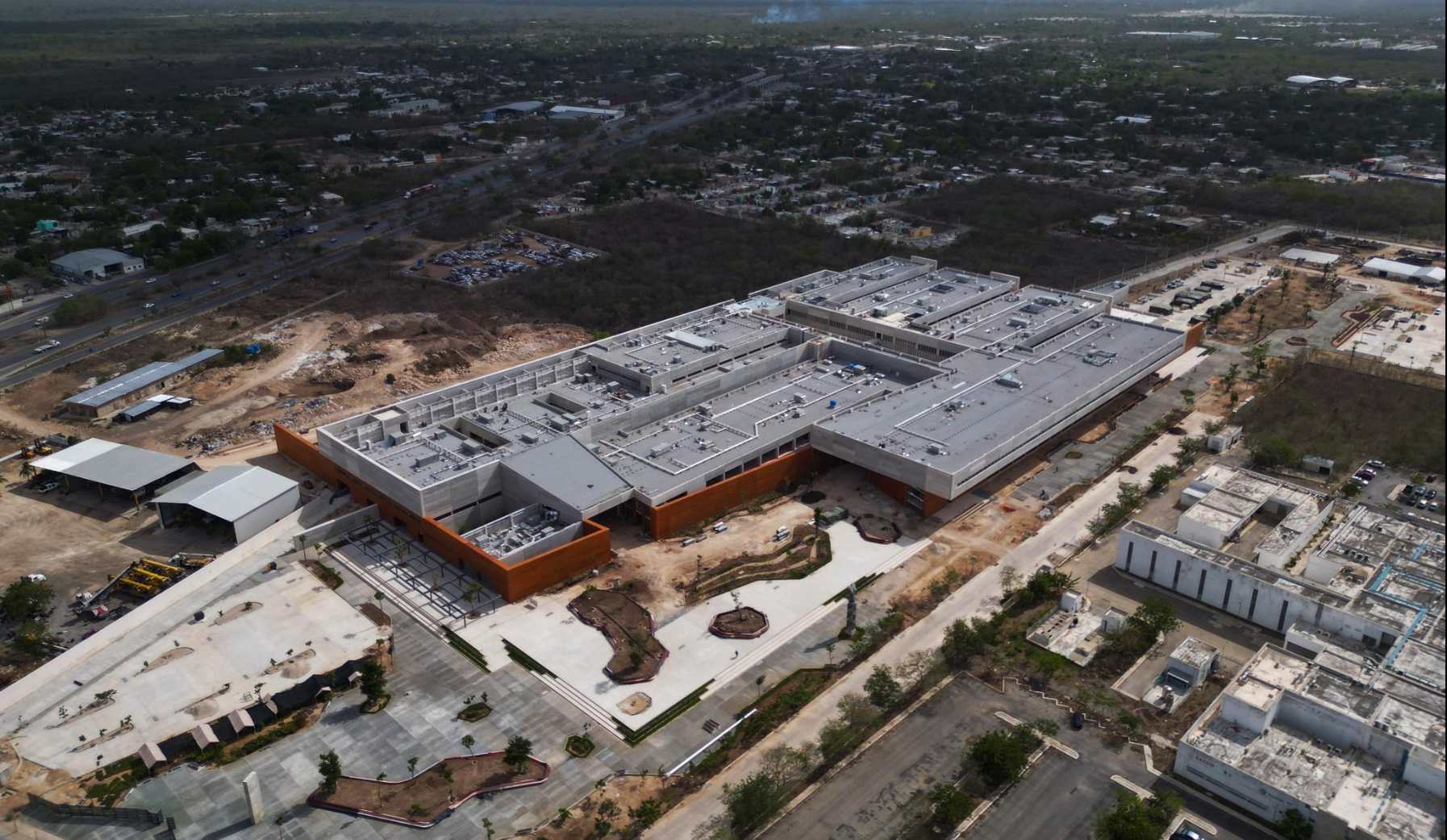 Un hospital que abre, pero no cura