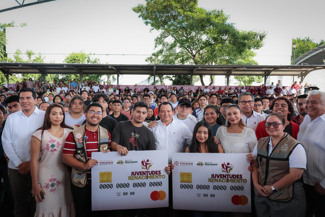Joaquín Díaz Mena destaca becas e inversión histórica en Yucatán