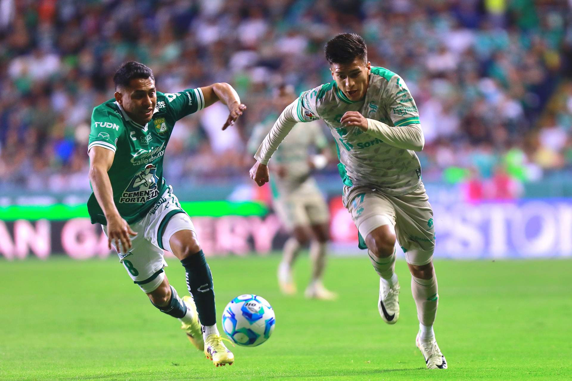 Guerreros caen en estreno de Tapia ante León