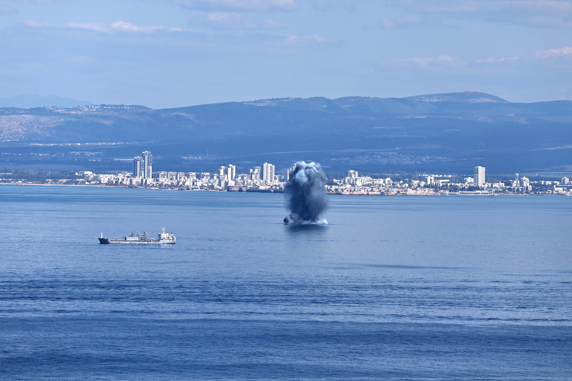 Irán confirma ataques contra bases de EU en Baréin, Qatar y Emiratos Árabes