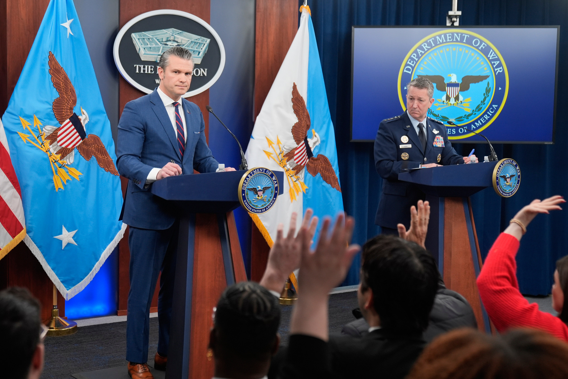 Desde hace meses EU preparó guerra contra Irán, reconoce secretario Pete Hegseth