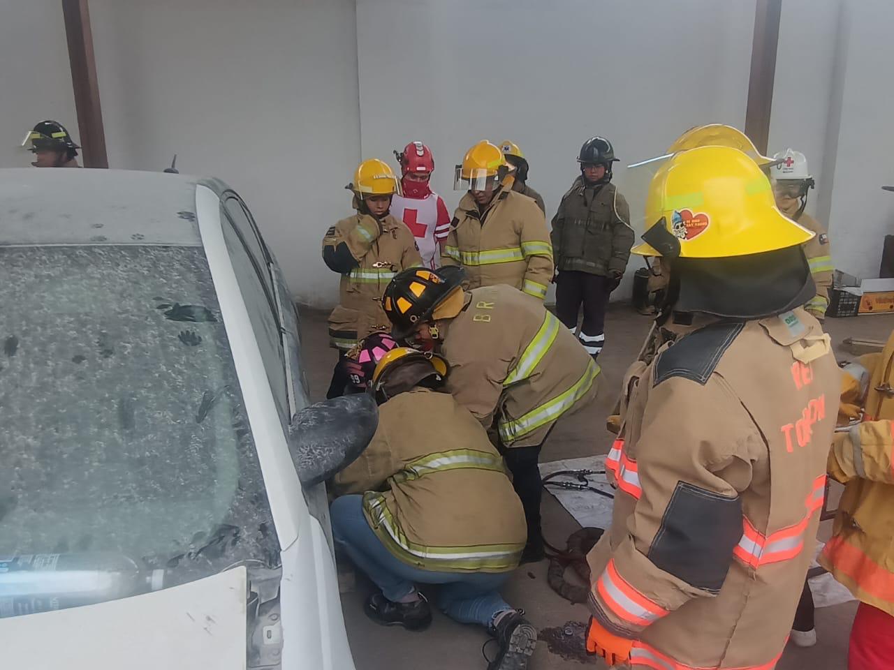 Protección Civil y Cruz Roja Torreón realizan un curso de rescate vehicular exclusivo para mujeres por el 8M