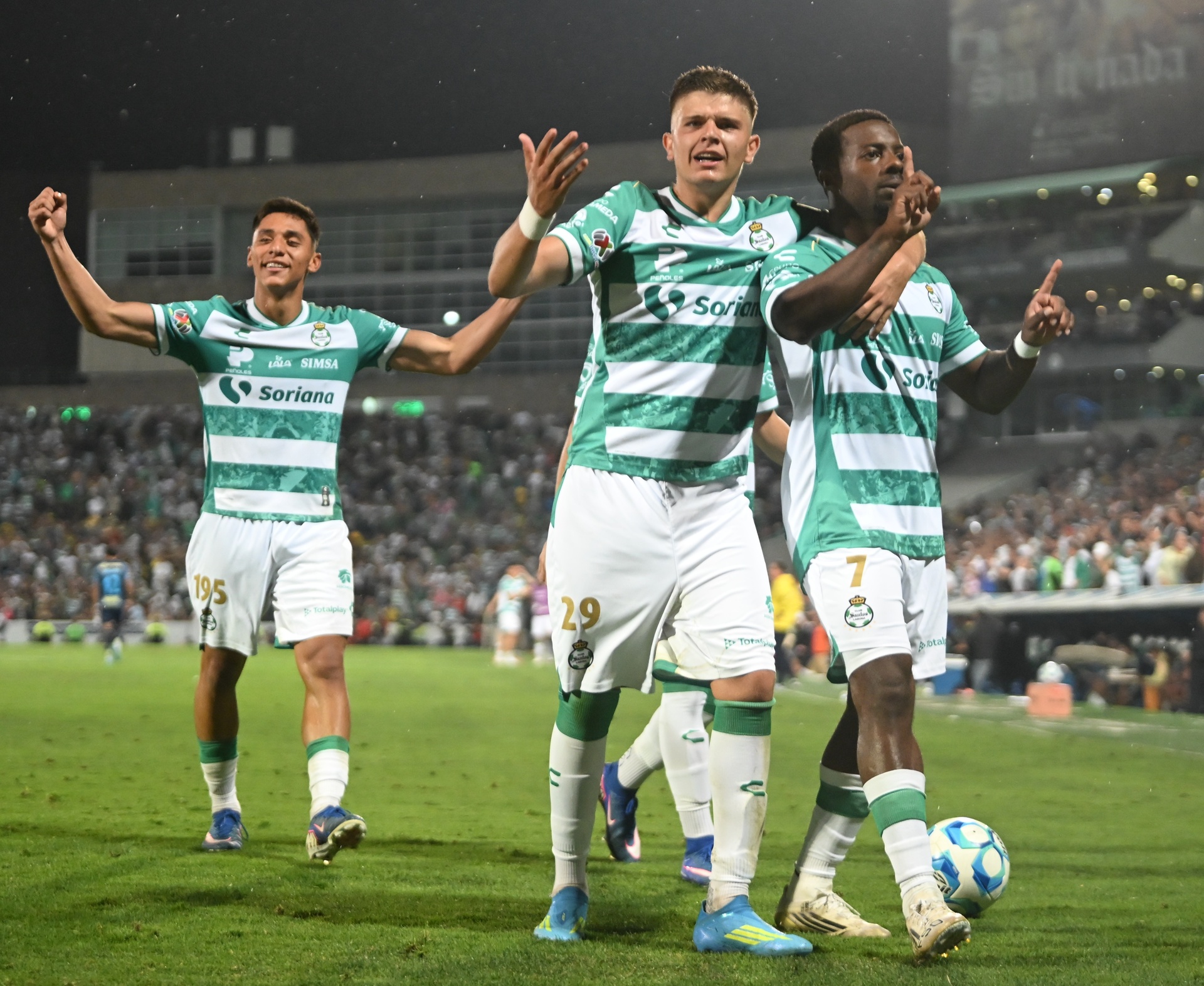 Dájome rescata empate para Santos