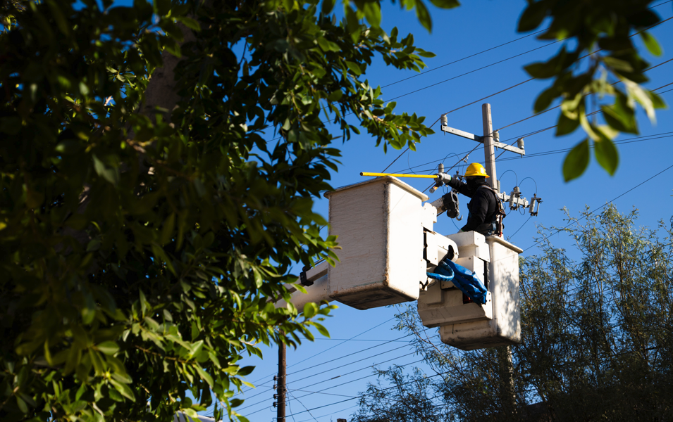 Fallas en suministro de energía eléctrica, rebasan capacidad de atención de CFE en La Laguna