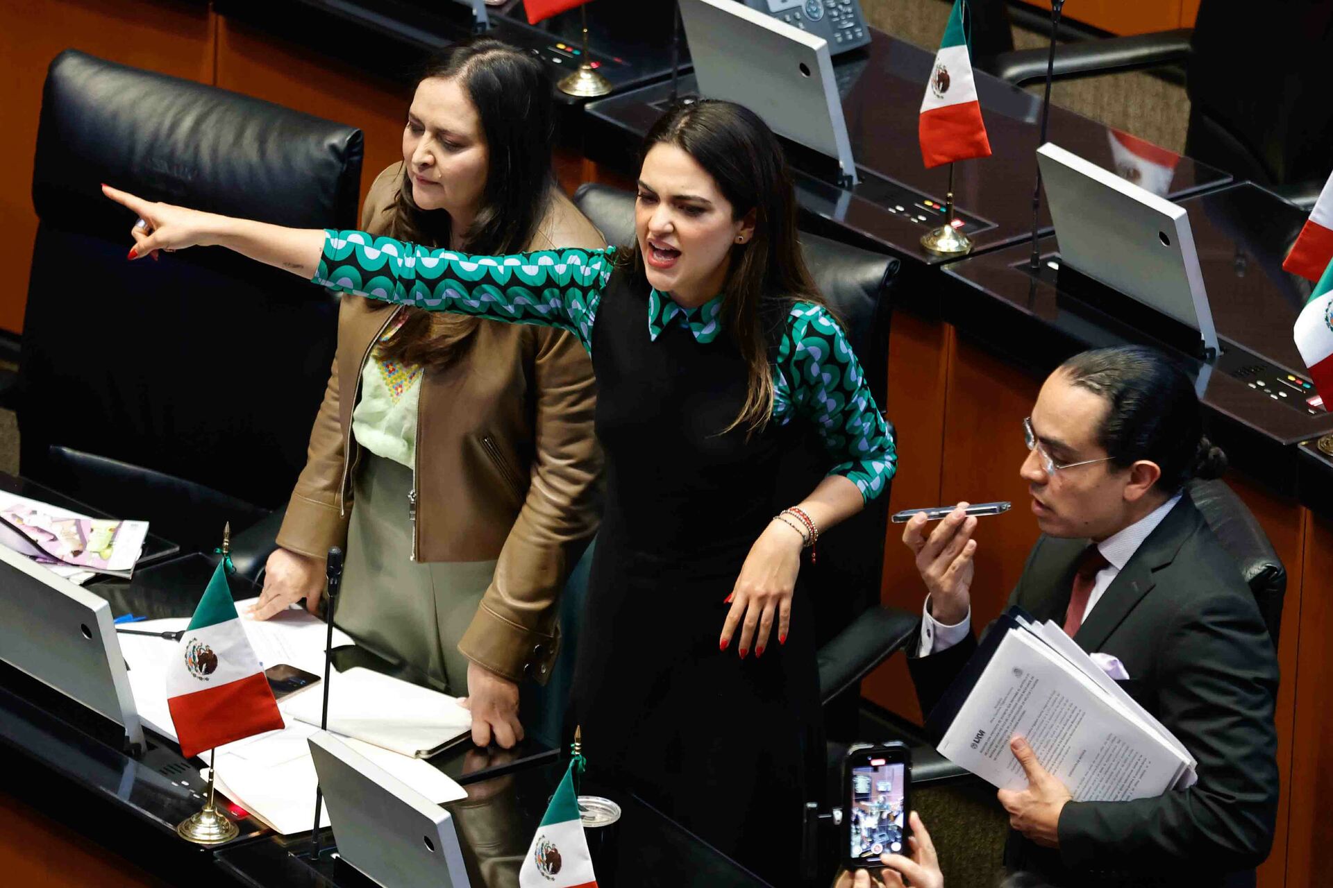 Buscarán senadores 17 gubernaturas para 2027