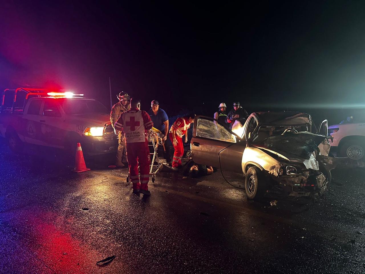 Camioneta se impacta con caballo en zona rural de Lerdo, tres personas resultan lesionadas