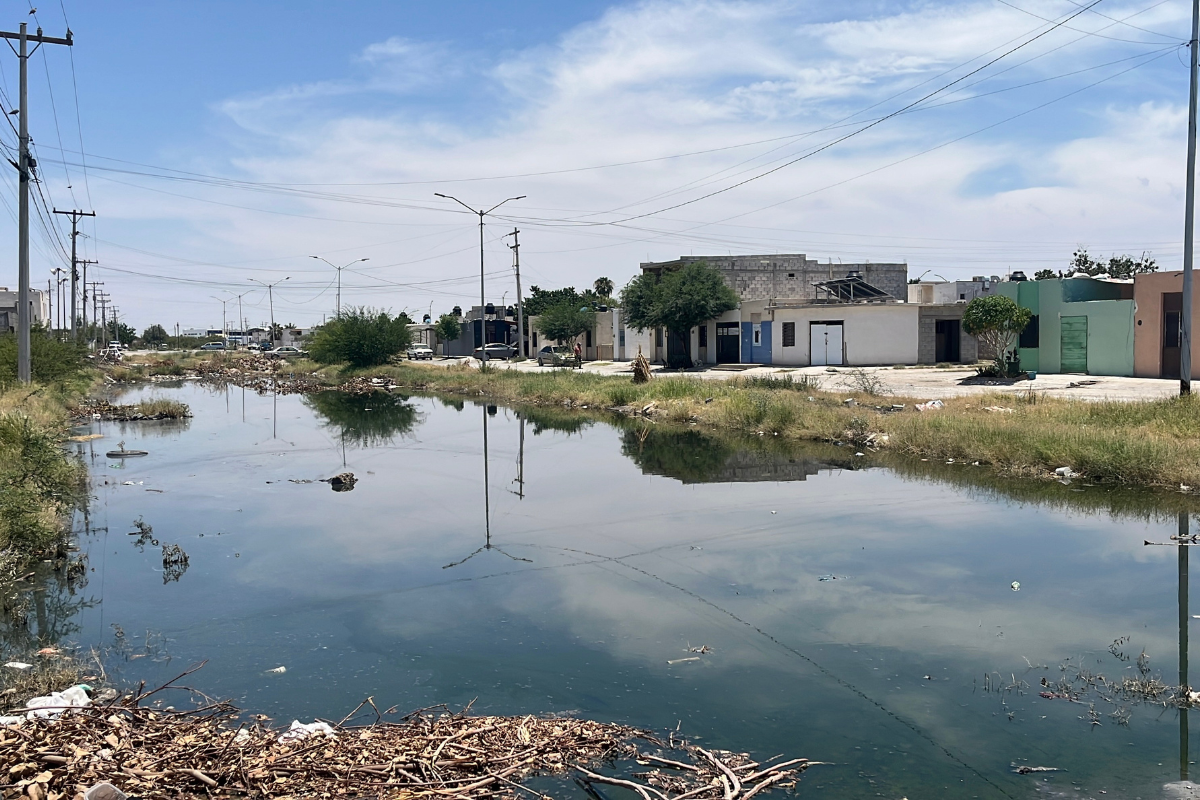 Aguas negras vuelven a colapsar calles en Campo Nuevo Zaragoza y Villas Universidad