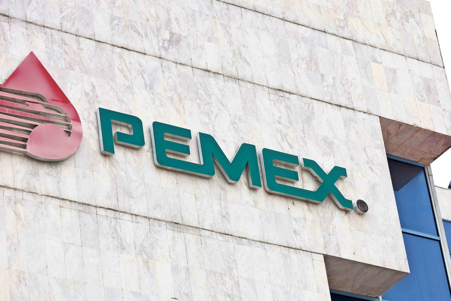 Destapan escándalo en Pemex por contratos