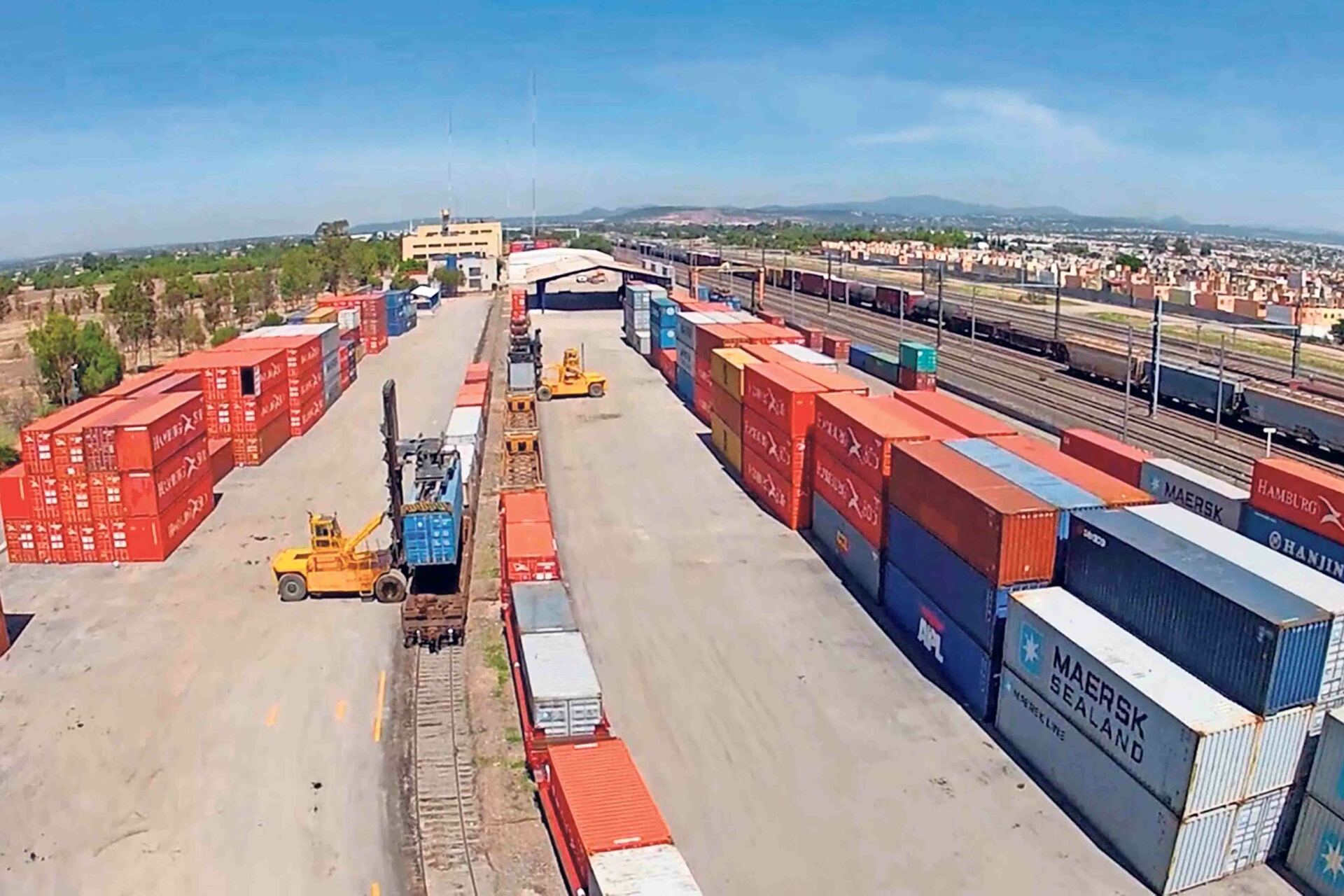 México elude más aranceles de EU; Trump impone nuevos a 60 países