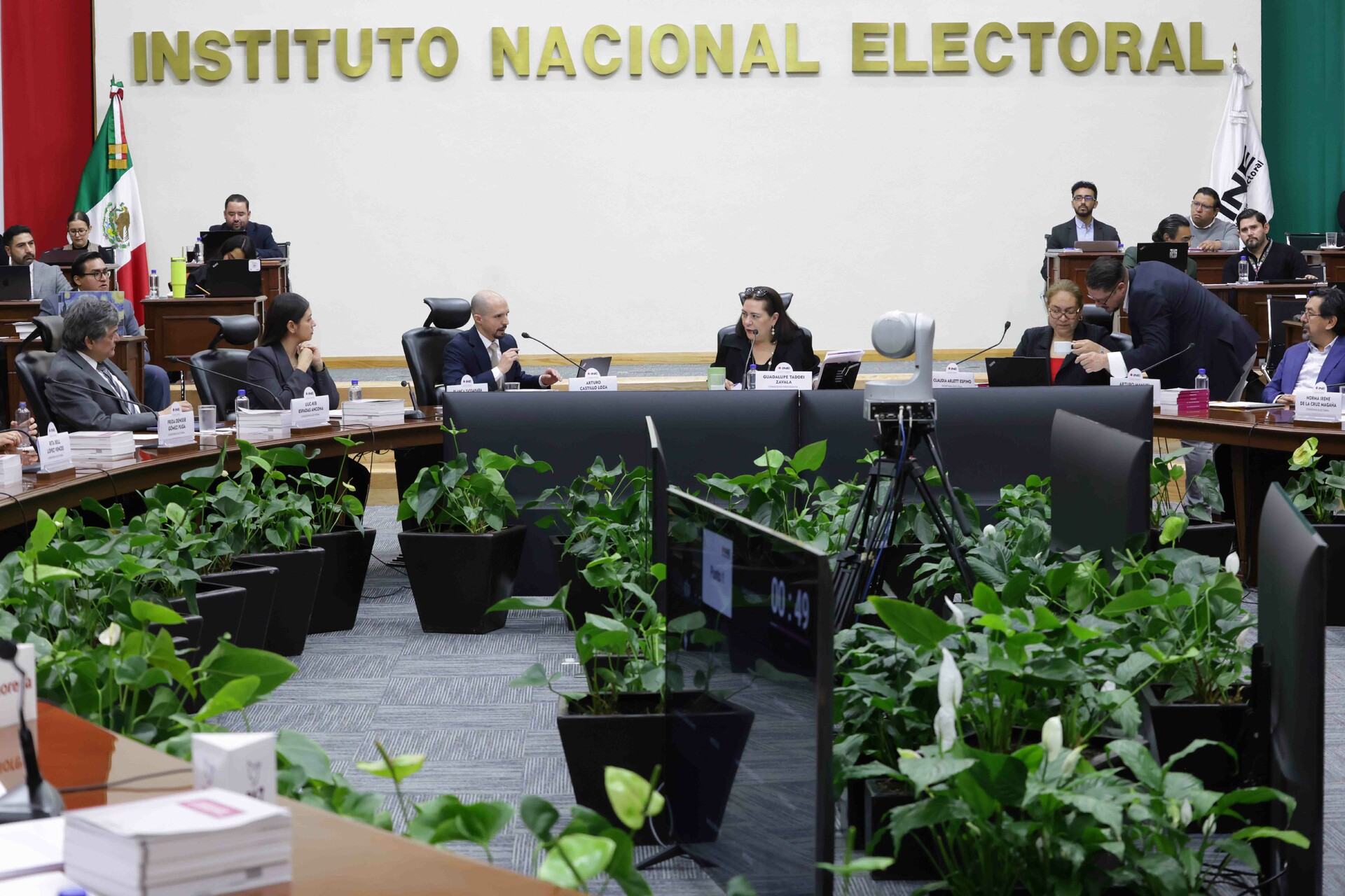4T y oposición destapan aspirantes
