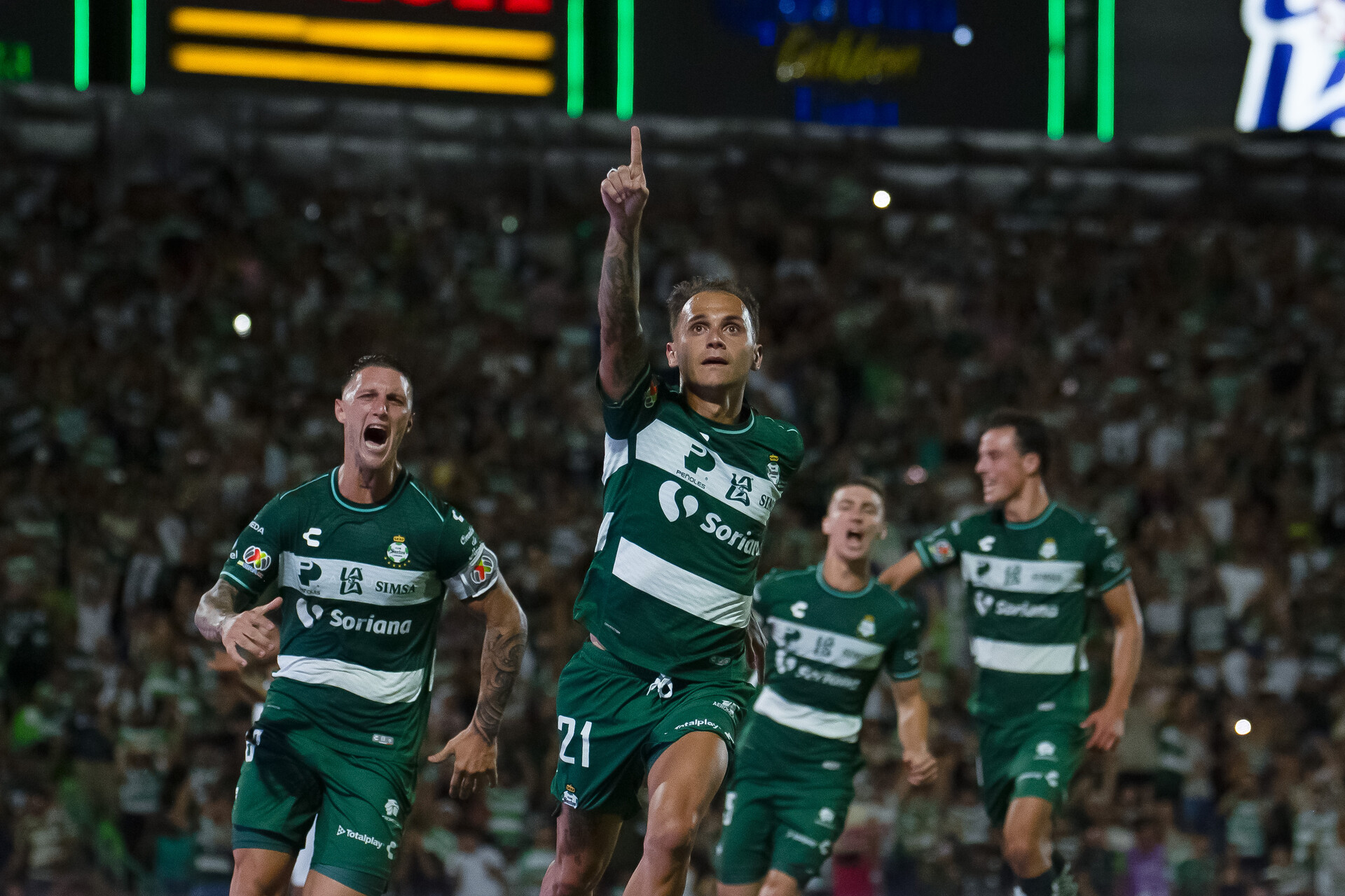 Santos vence a Pachuca en el Corona y liga su tercera victoria consecutiva