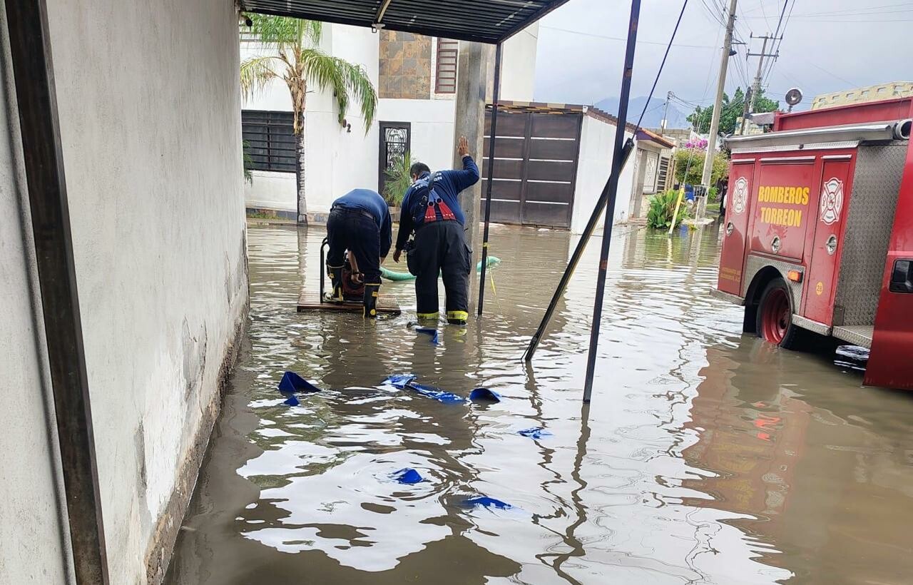 Siete puntos de Torreón permanecen inundados tras las lluvias