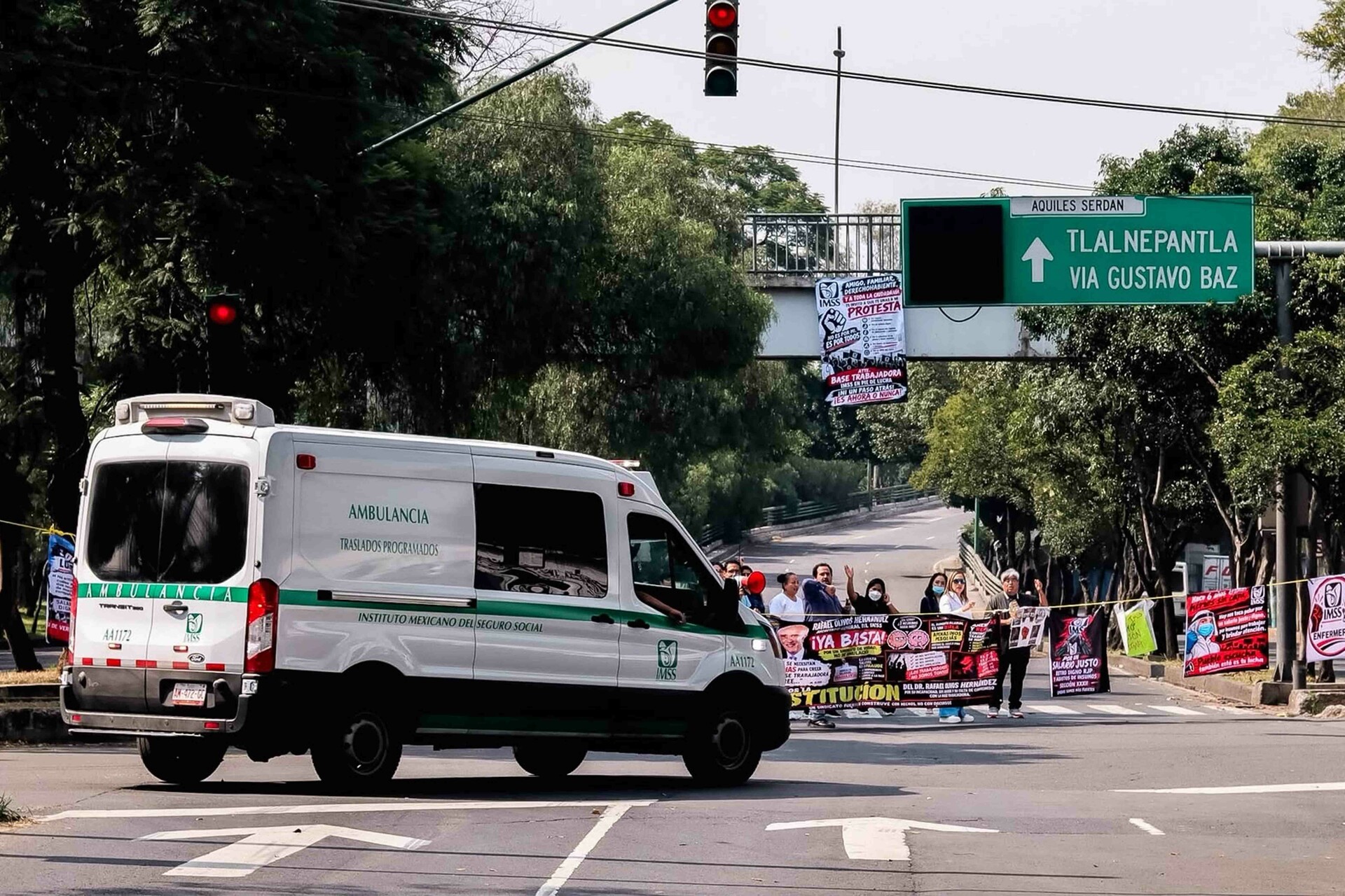 ¿Qué pasa con los bloqueos del IMSS y por qué protestan los trabajadores?