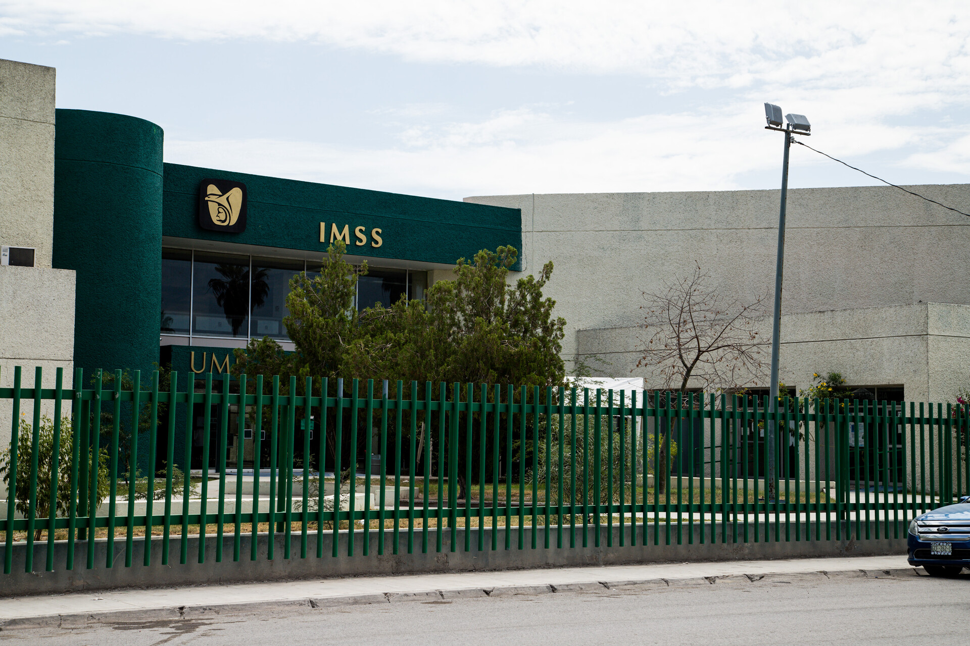 Trabajadores del IMSS amenazan con paro nacional por no ver avances en negociaciones