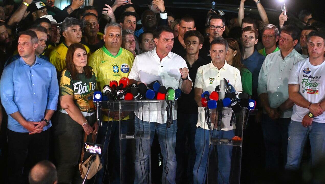 Bolsonaro acepta derrota y entrega pasaporte